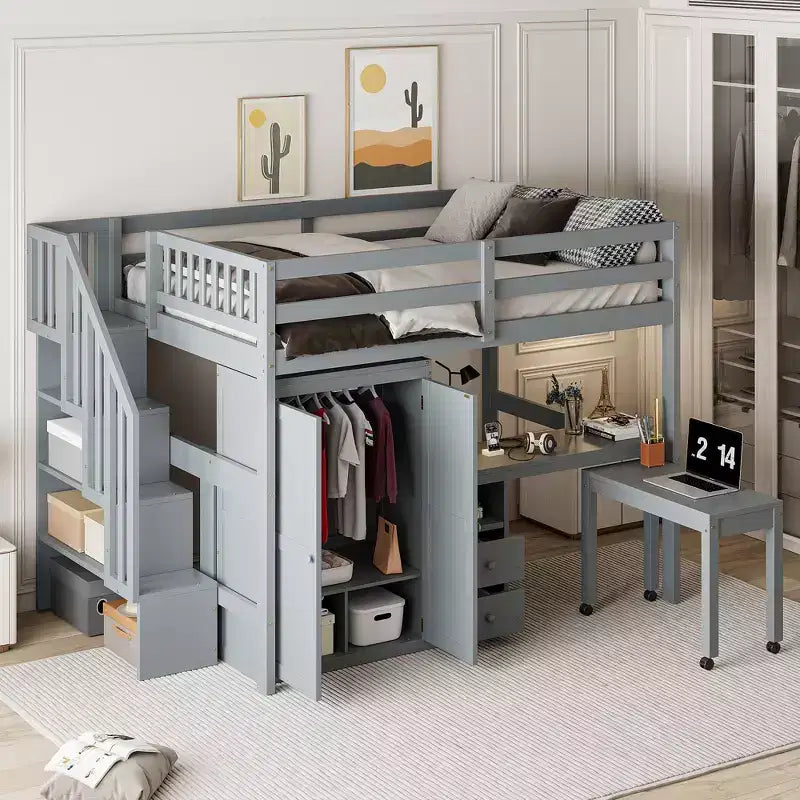 Struttura letto a soppalco a grandezza naturale con scale, libreria, cassetti, scrivania e armadio