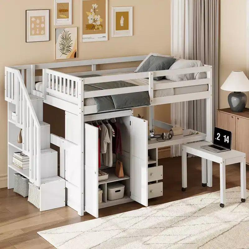 Struttura letto a soppalco a grandezza naturale con scale, libreria, cassetti, scrivania e armadio