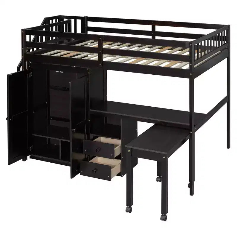 Struttura letto a soppalco a grandezza naturale con scale, libreria, cassetti, scrivania e armadio