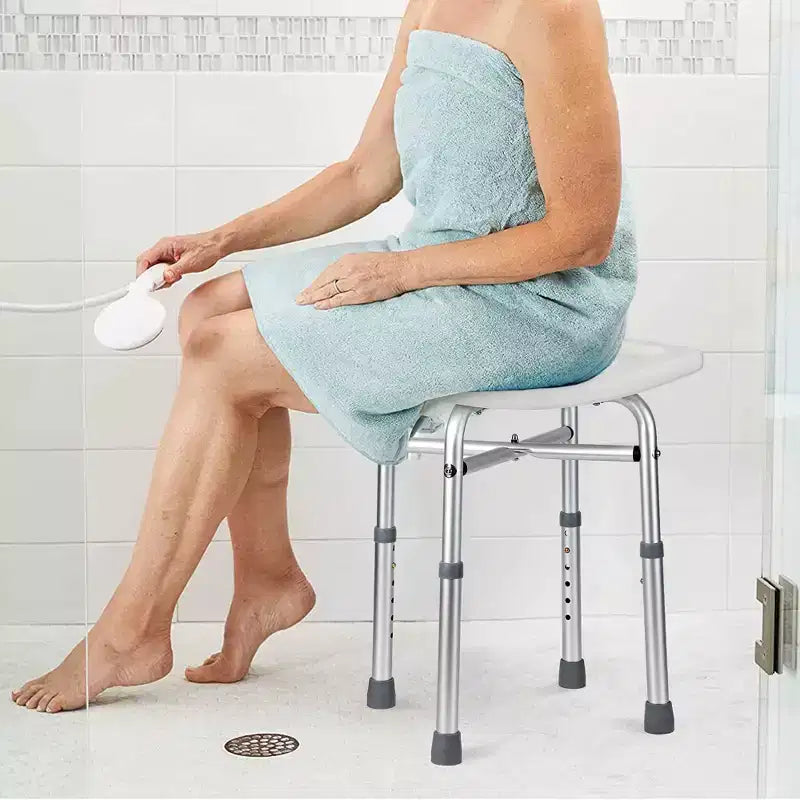 Sedile doccia regolabile con piedini antiscivolo, capacità 158 kg