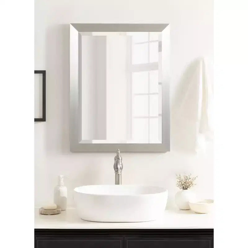 Specchio da bagno rettangolare con cornice in nichel spazzolato